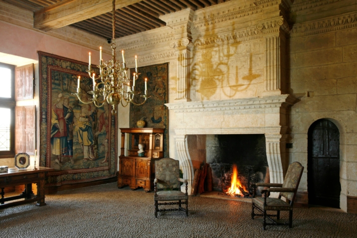 Château de Losse salle pise cheminée