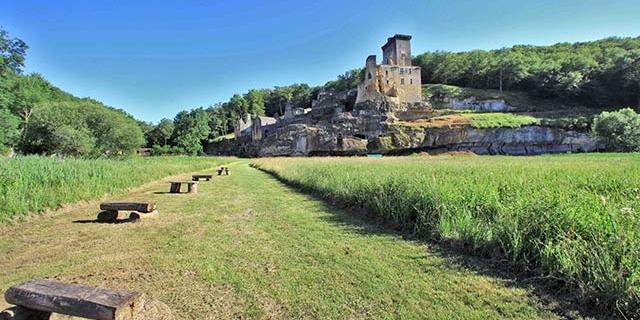 Château de Commarque animation yoga grandeur nature